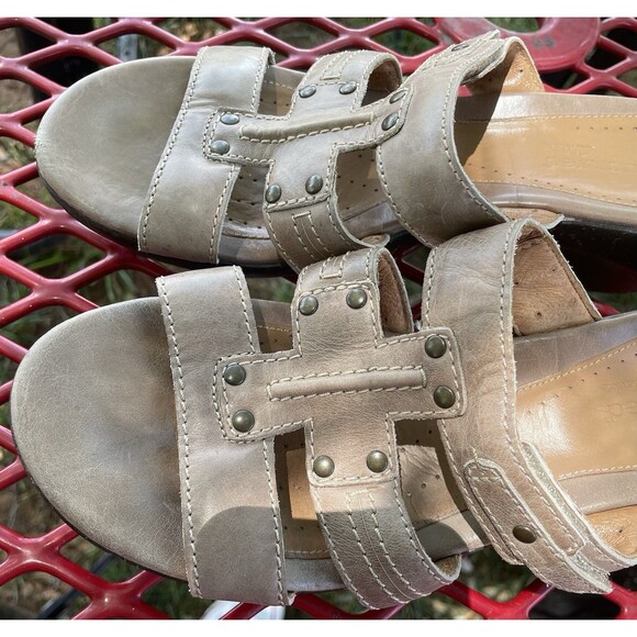 Clarks Unstructured  Comfort Beige Shoes Women’s Slip ons Sandals Size 8.5M - Picture 7 of 8